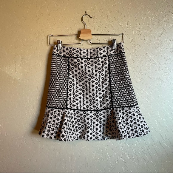 Ann Taylor LOFT Flared Hem Mixed Jacquard Flippy Skirt - Picture 4 of 6